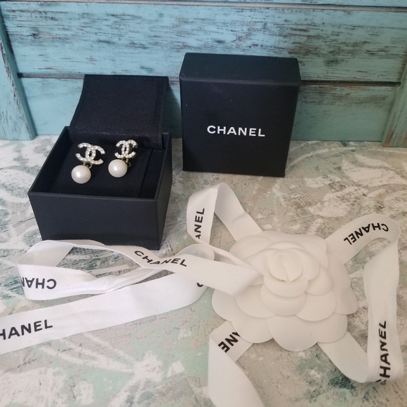 CHANEL Jewelry - Vintage Chanel Pearl Drop Earrings CC Logo